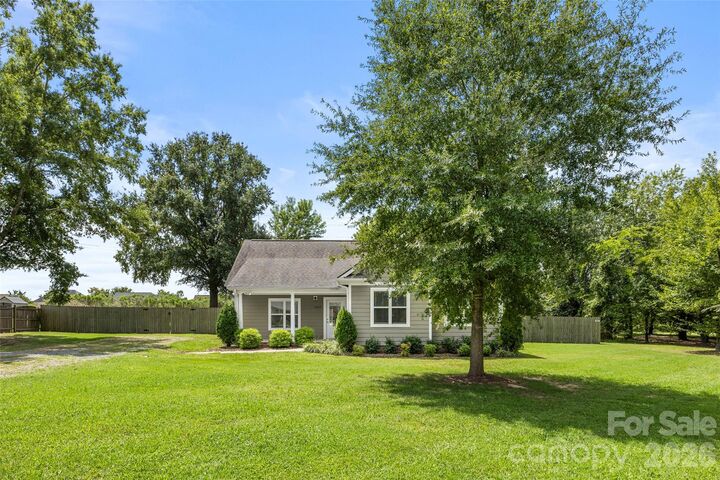 Property Photo: 5013 Willow Run Drive NC 28110