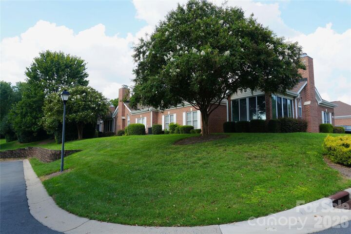 Property Photo:  9920 Park Willow Drive  NC 28210 