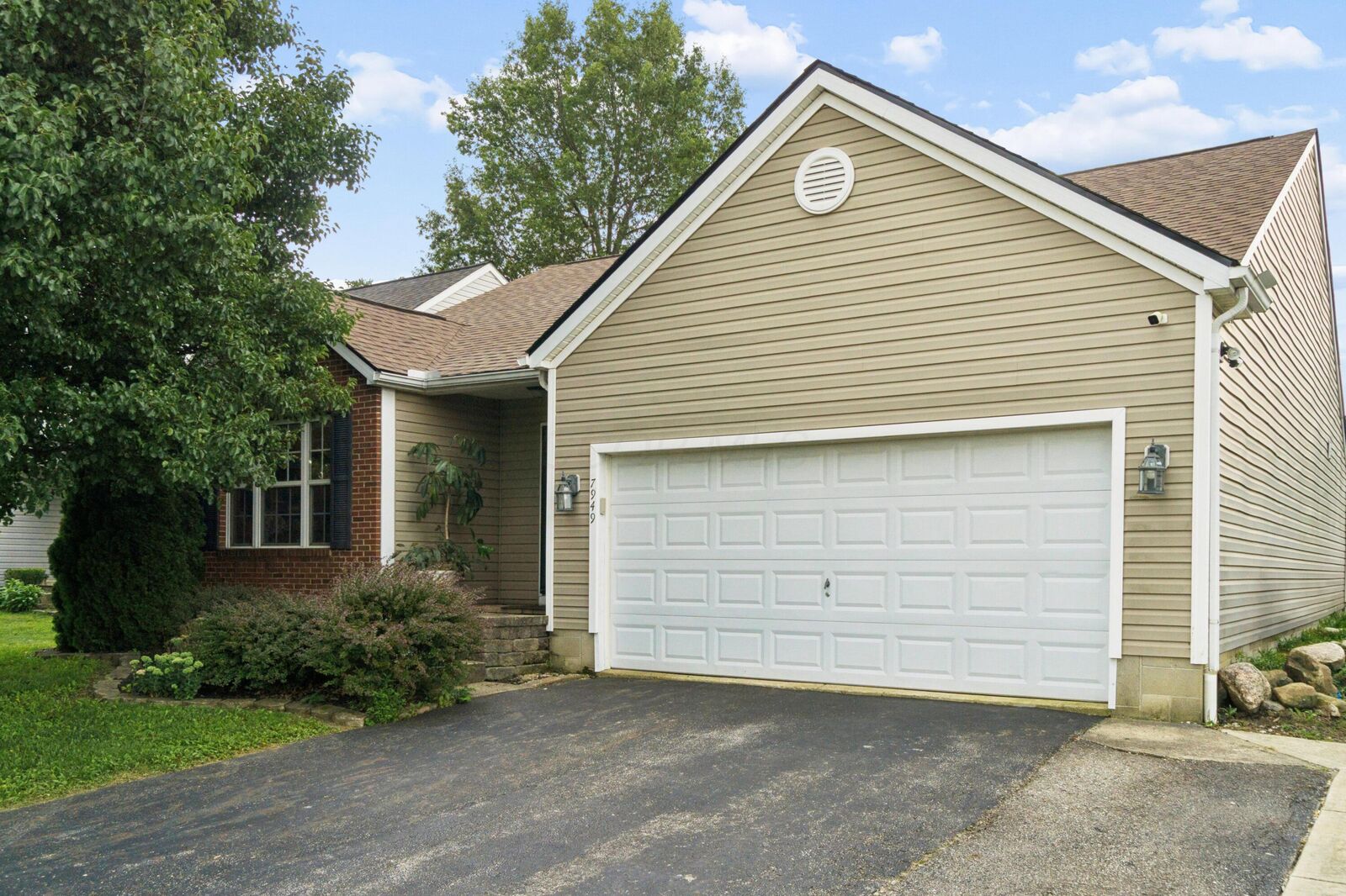 Property Photo: 7949 Chapel Stone Road OH 43004
