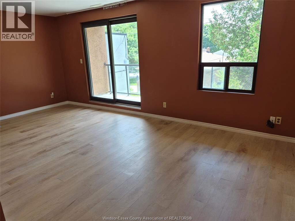 Property Photo:  3875 Tecumseh Road East 3  ON N8W 1T1 