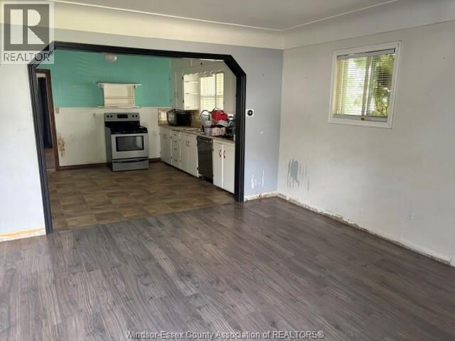 Property Photo:  14 Smith Avenue  ON N8H 1G1 