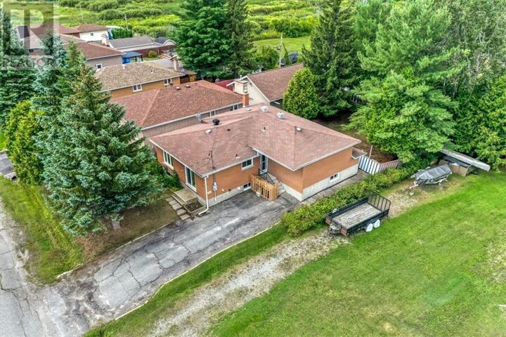 Property Photo:  943 Martin Avenue  ON P3A 2Z2 