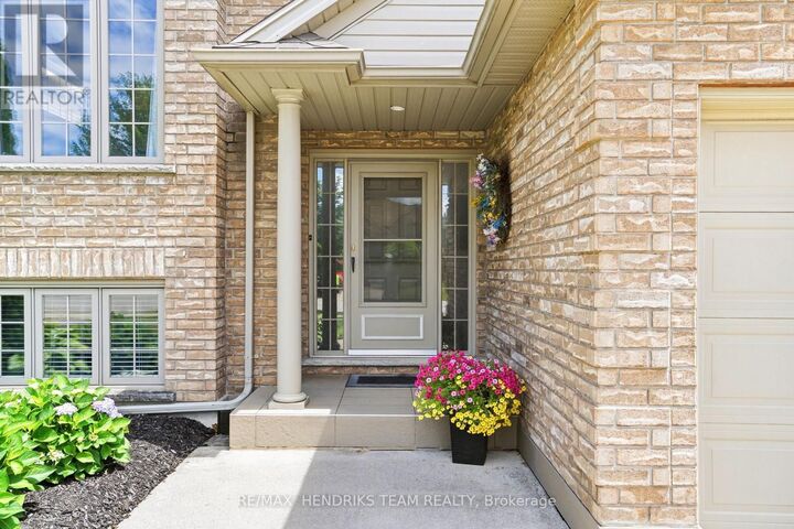 Property Photo:  7032 Kelly Drive  ON L2H 3J9 