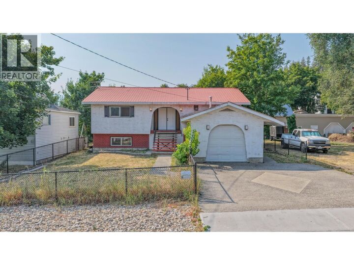 Property Photo: 718 Russell Avenue BC V0E 1V0