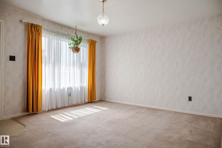 Property Photo:  5710 51 Avenue  AB T9M 1S4 