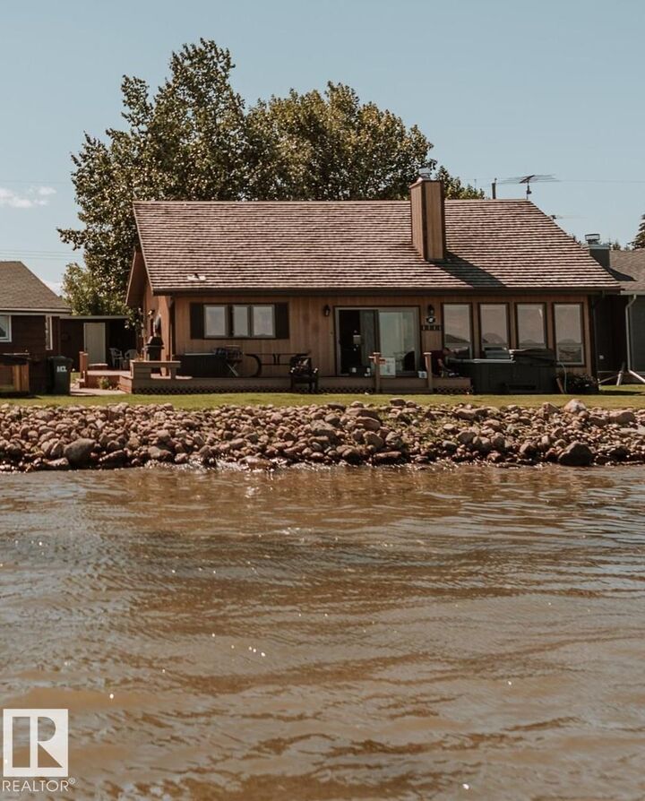 Property Photo: 35 Lakeshore Dr AB T0C 2V0