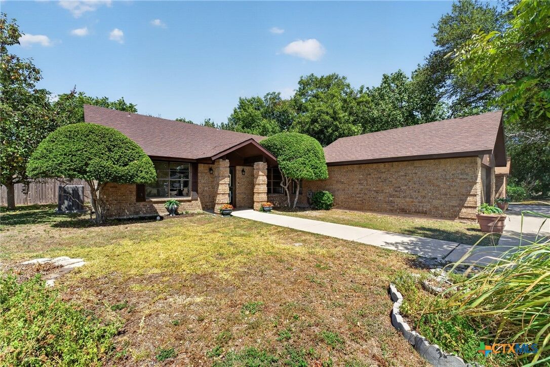 Property Photo:  605 Bream Circle  TX 76542 