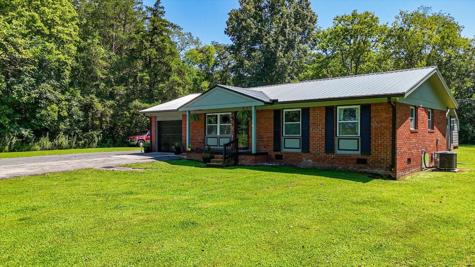 Property Photo: 258 E Hills Road TN 37347