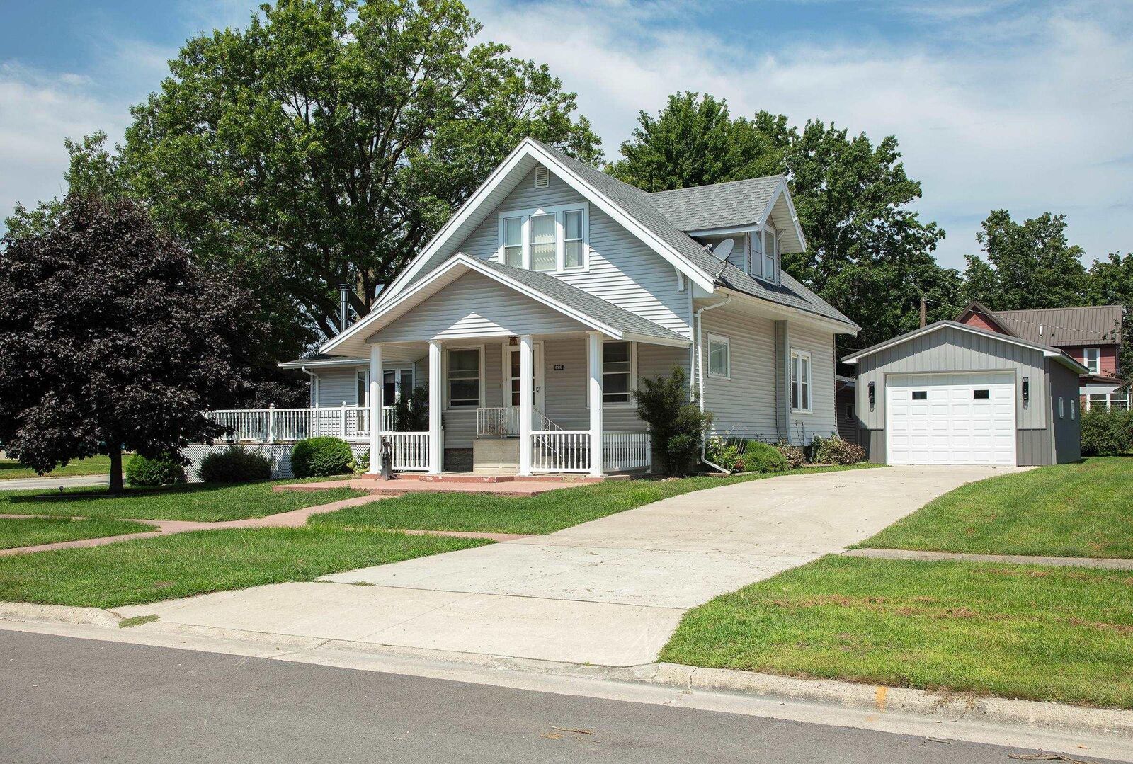 Property Photo:  622 5th Street  IA 50602 