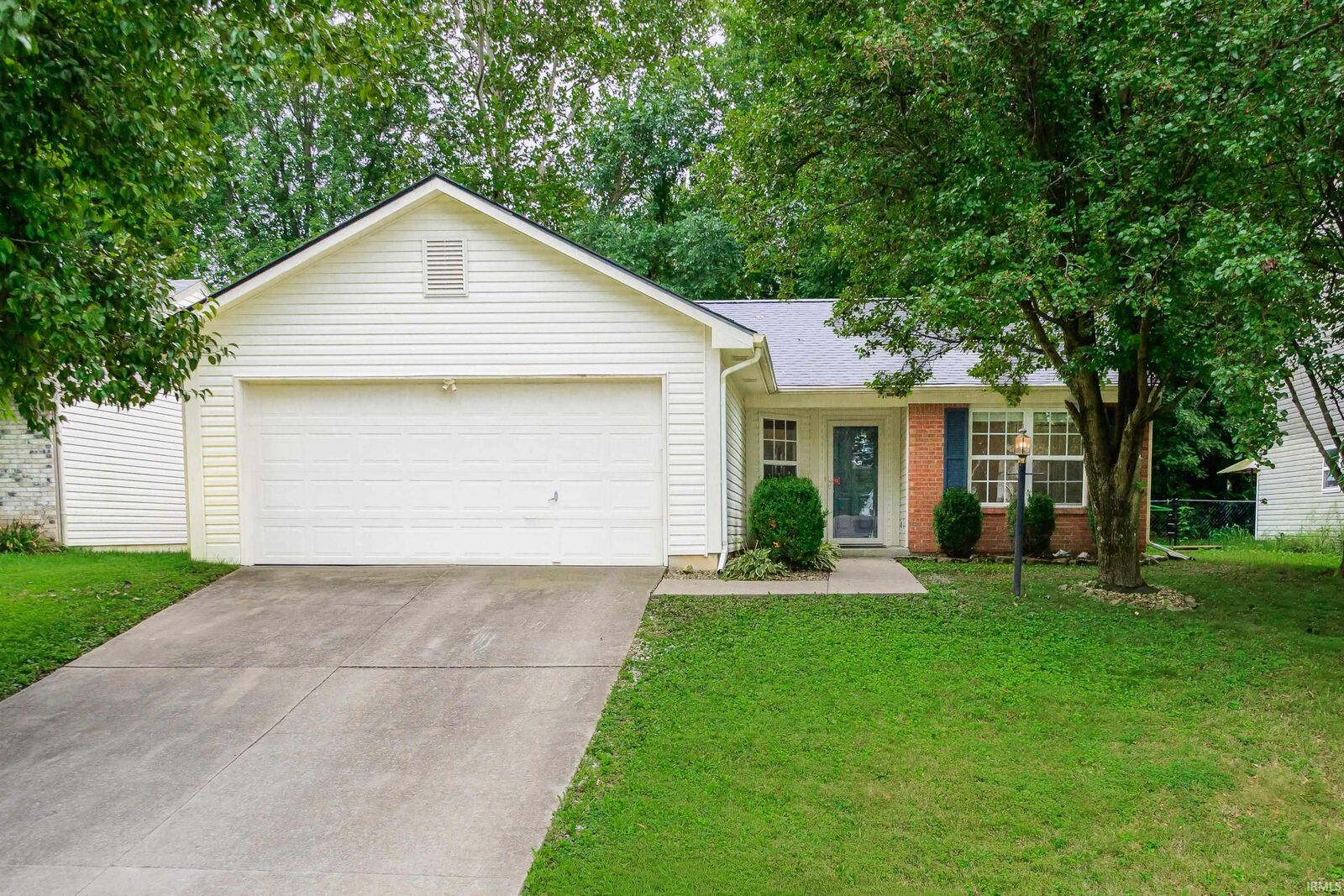 Property Photo:  1529 W Edinburgh Bend  IN 47403 