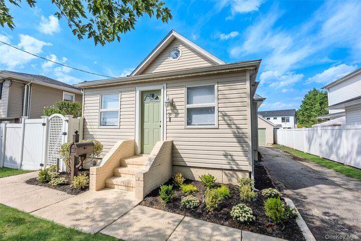 Property Photo:  31 Cherry Avenue  NY 11714 