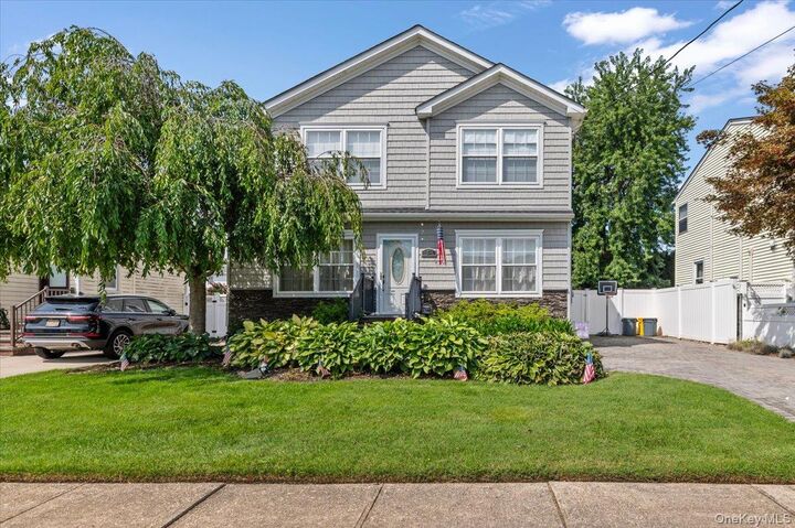 Property Photo:  23 Cambridge Avenue  NY 11714 