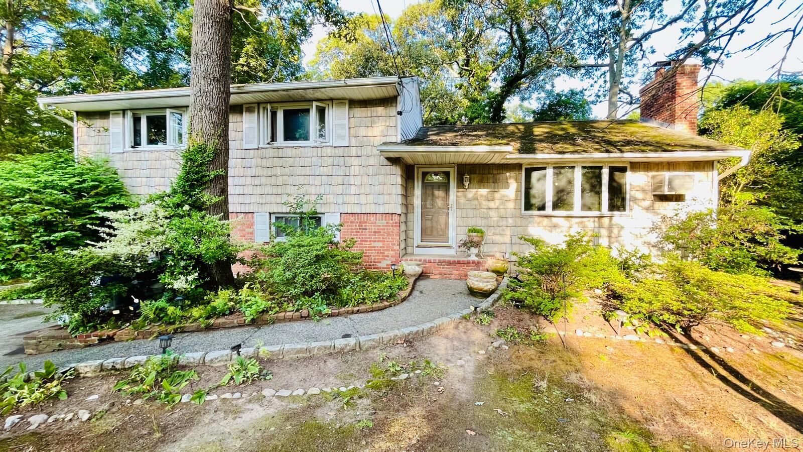 Property Photo:  5 Arizona Place  NY 11746 
