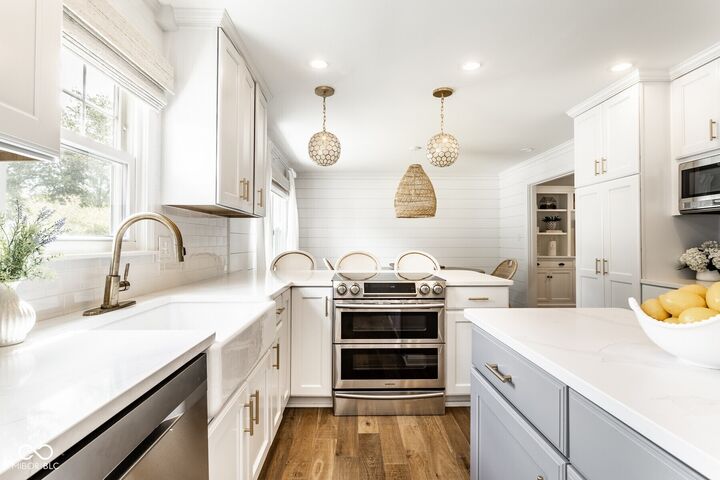 Property Photo:  215 Sherwood Court  IN 46077 