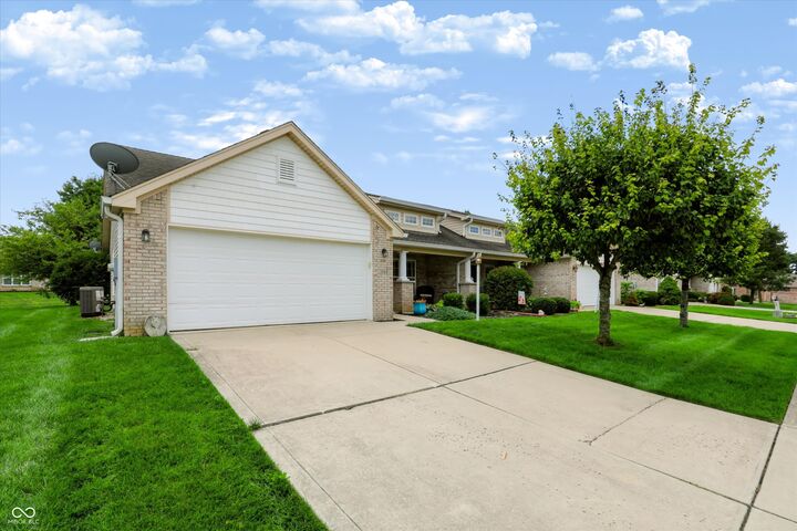 Property Photo:  1068 Hilltop Commons Boulevard  IN 46184 