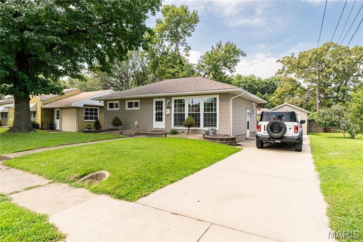 Property Photo:  2929 Wayne Avenue  IL 62040 