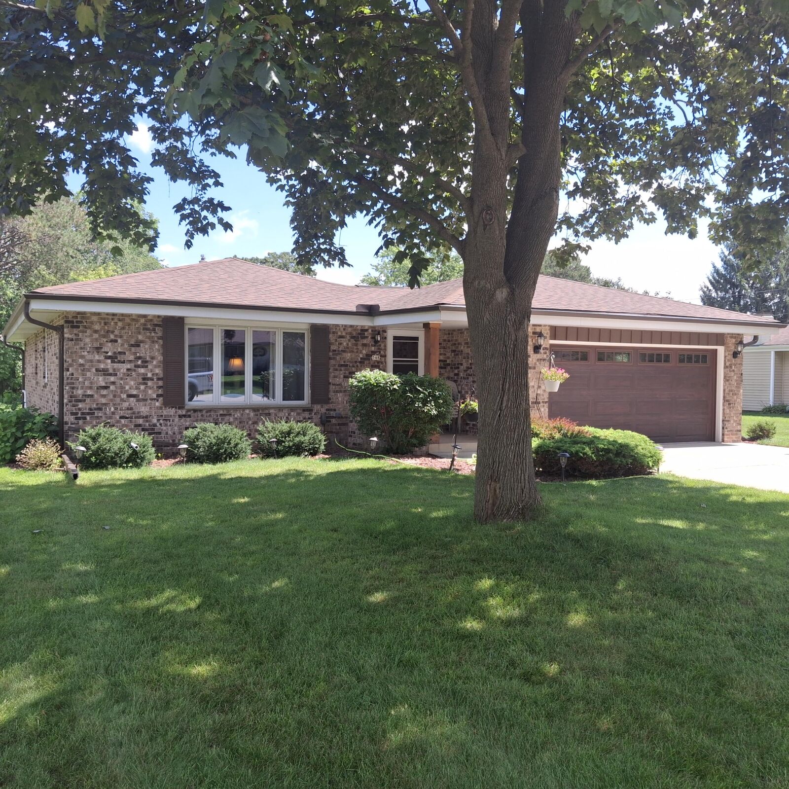 Property Photo: 548 Oakwood Dr WI 53029