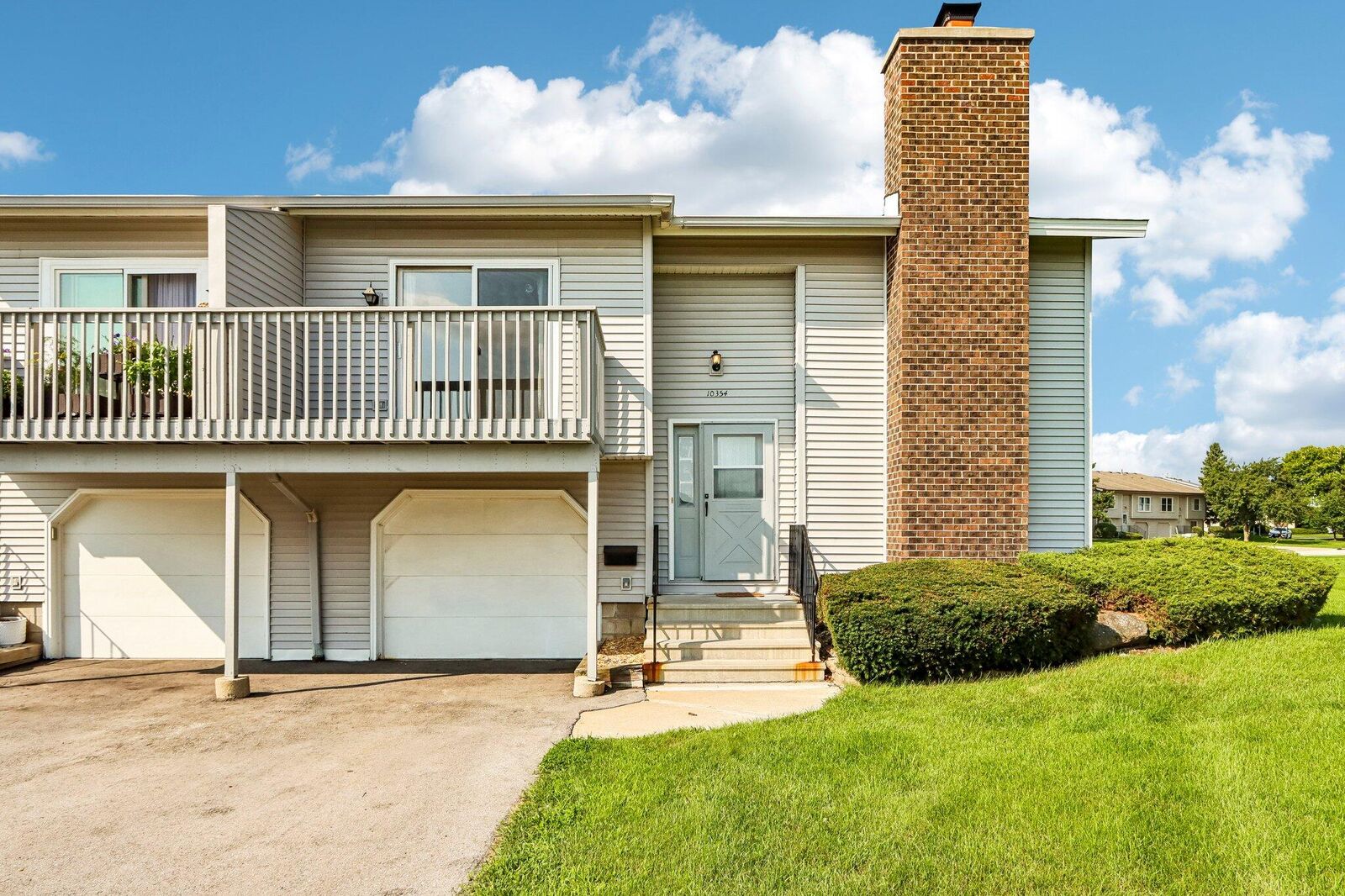 Property Photo: 10354 W Parkwood Dr WI 53132