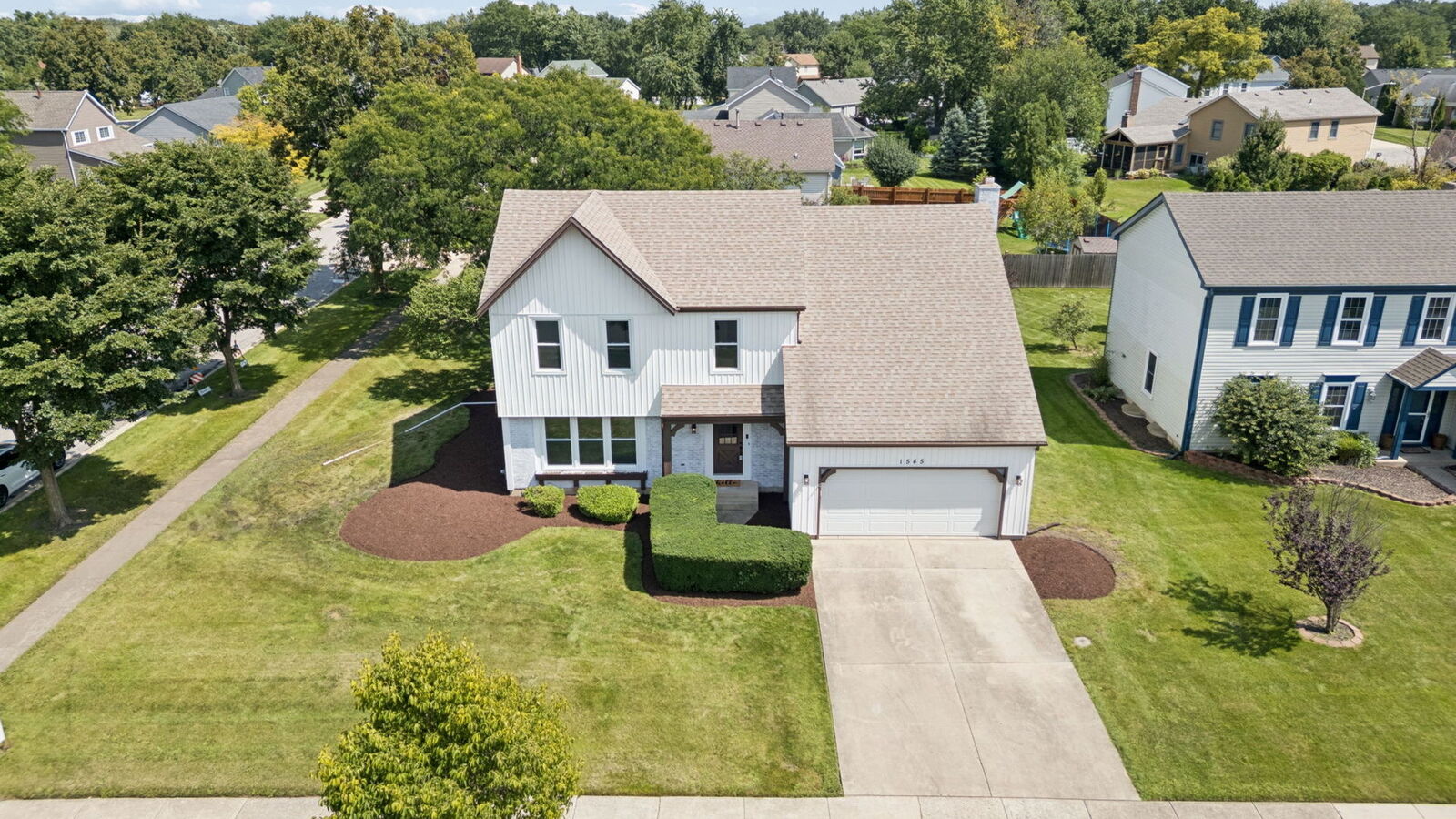 Property Photo:  1545 Scottdale Circle  IL 60189 