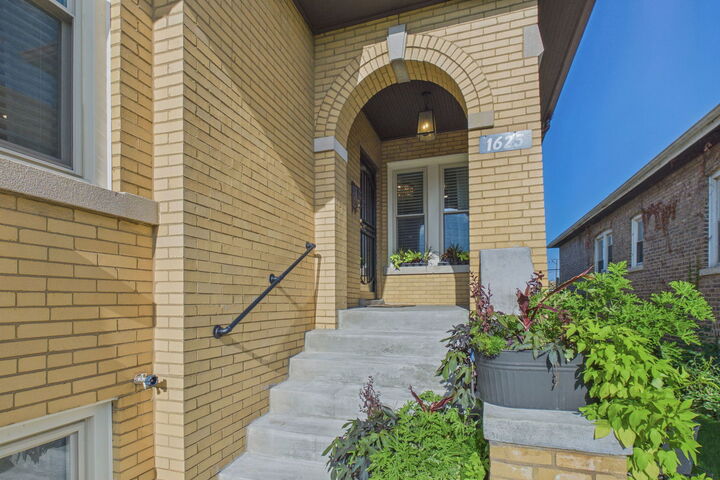 Property Photo:  1625 N Natchez Avenue  IL 60707 
