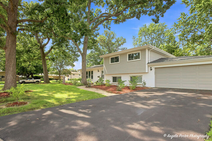 Property Photo:  3500 Stonegate Road  IL 60087 