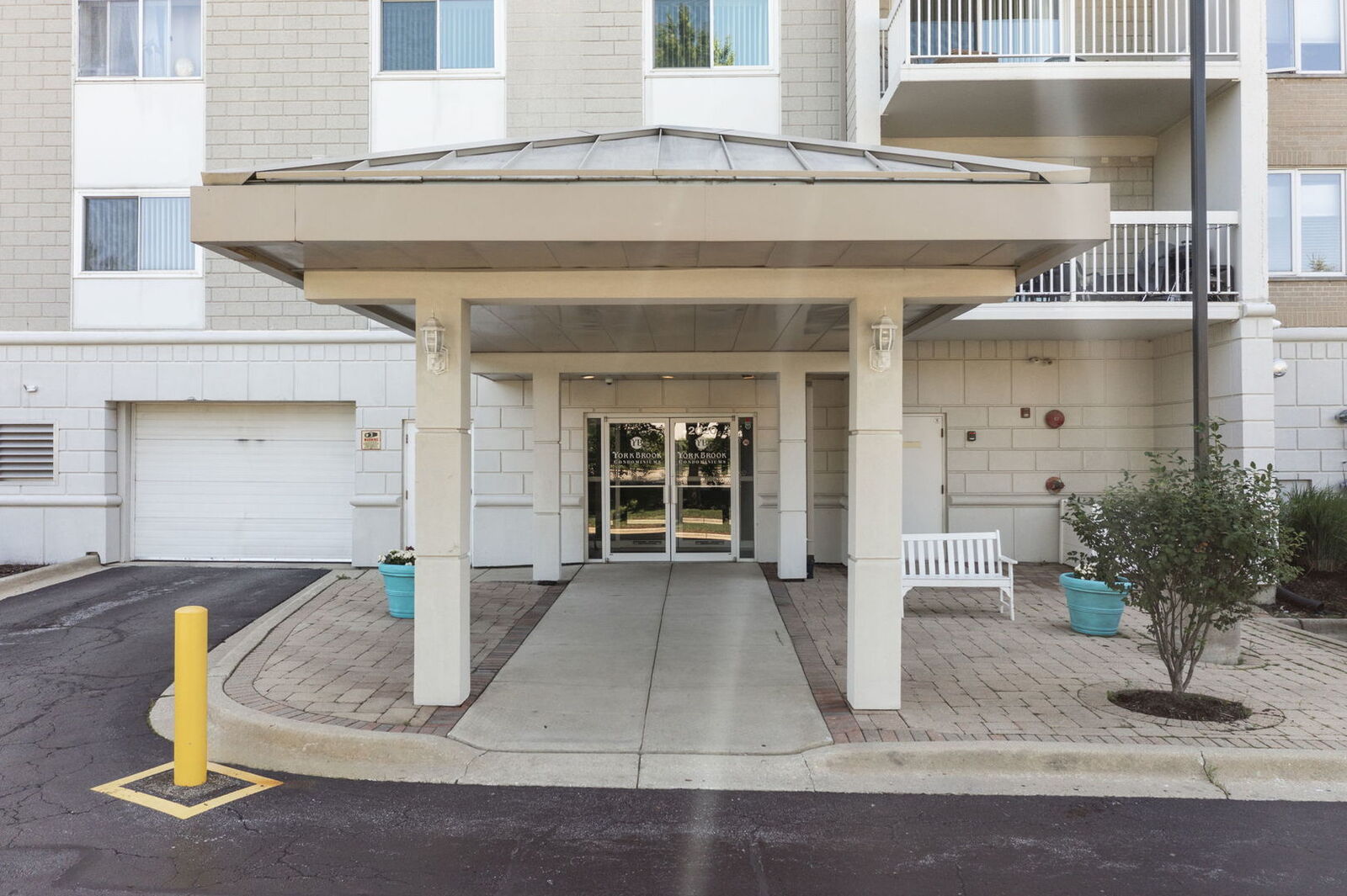 Property Photo: 2020 Saint Regis Drive 605 IL 60148
