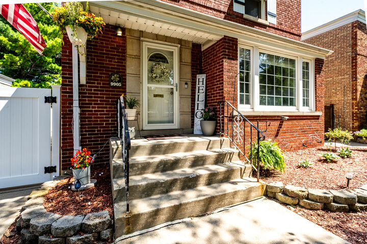 Property Photo:  9905 S Maplewood Avenue  IL 60655 