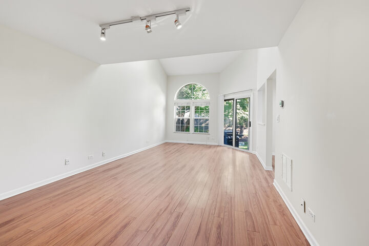 Property Photo:  383 Kerry Court  IL 60188 