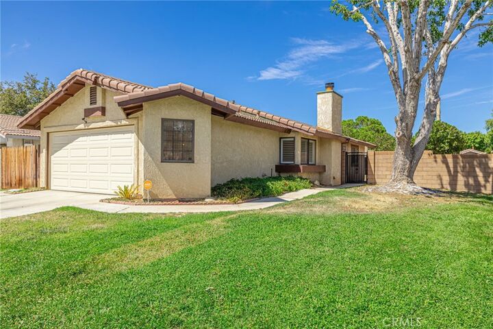 Property Photo:  43729 La Paz  CA 93535 