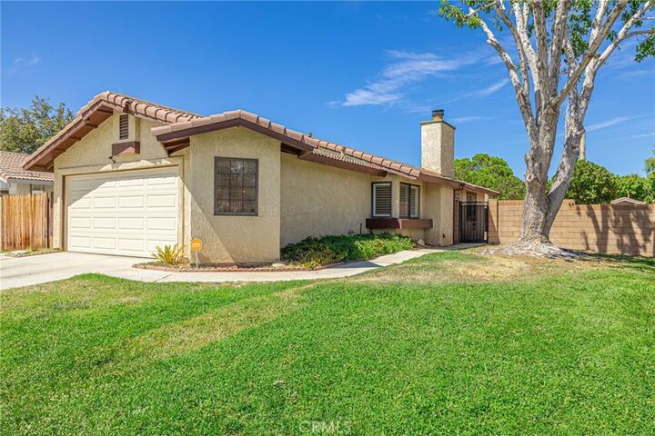 Property Photo:  43729 La Paz  CA 93535 