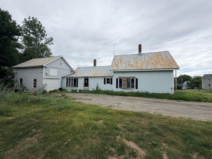 Property Photo:  98 Main Street  ME 04943 