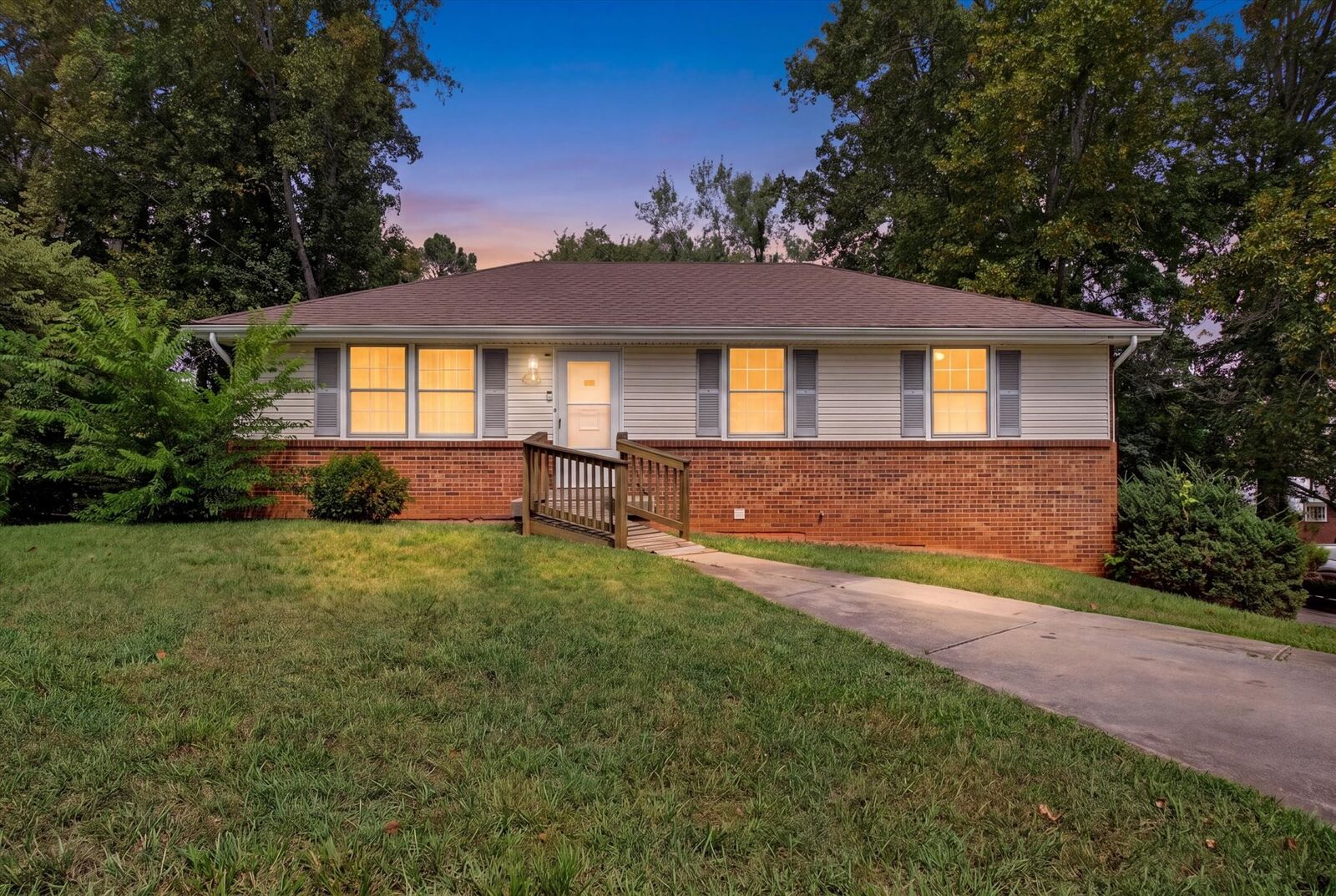 Property Photo: 621 Linda Ln TN 37042