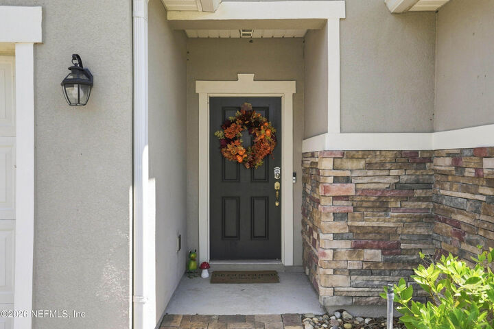 Property Photo: 7281 Claremont Creek Drive FL 32222