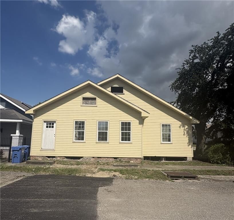 Property Photo: 2003 Spain Street LA 70117
