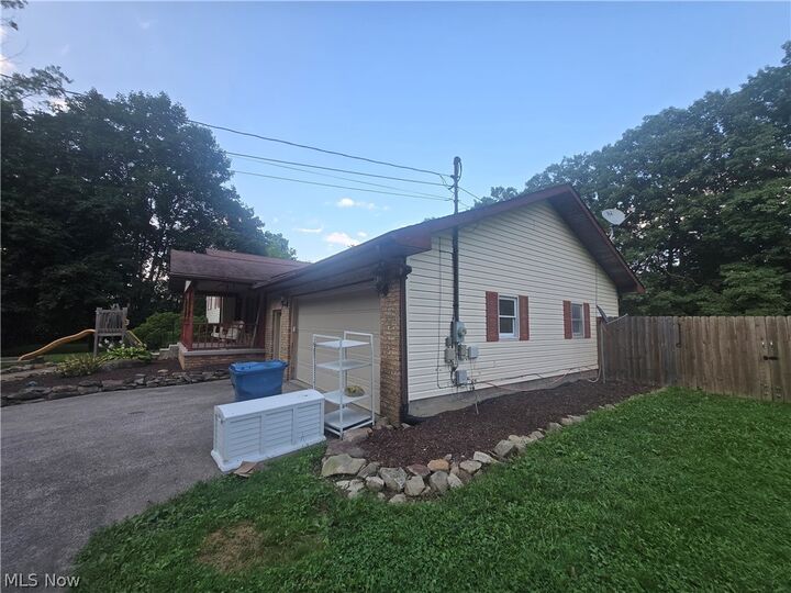 Property Photo: 1185 Ellsworth Bailey Road SW OH 44481