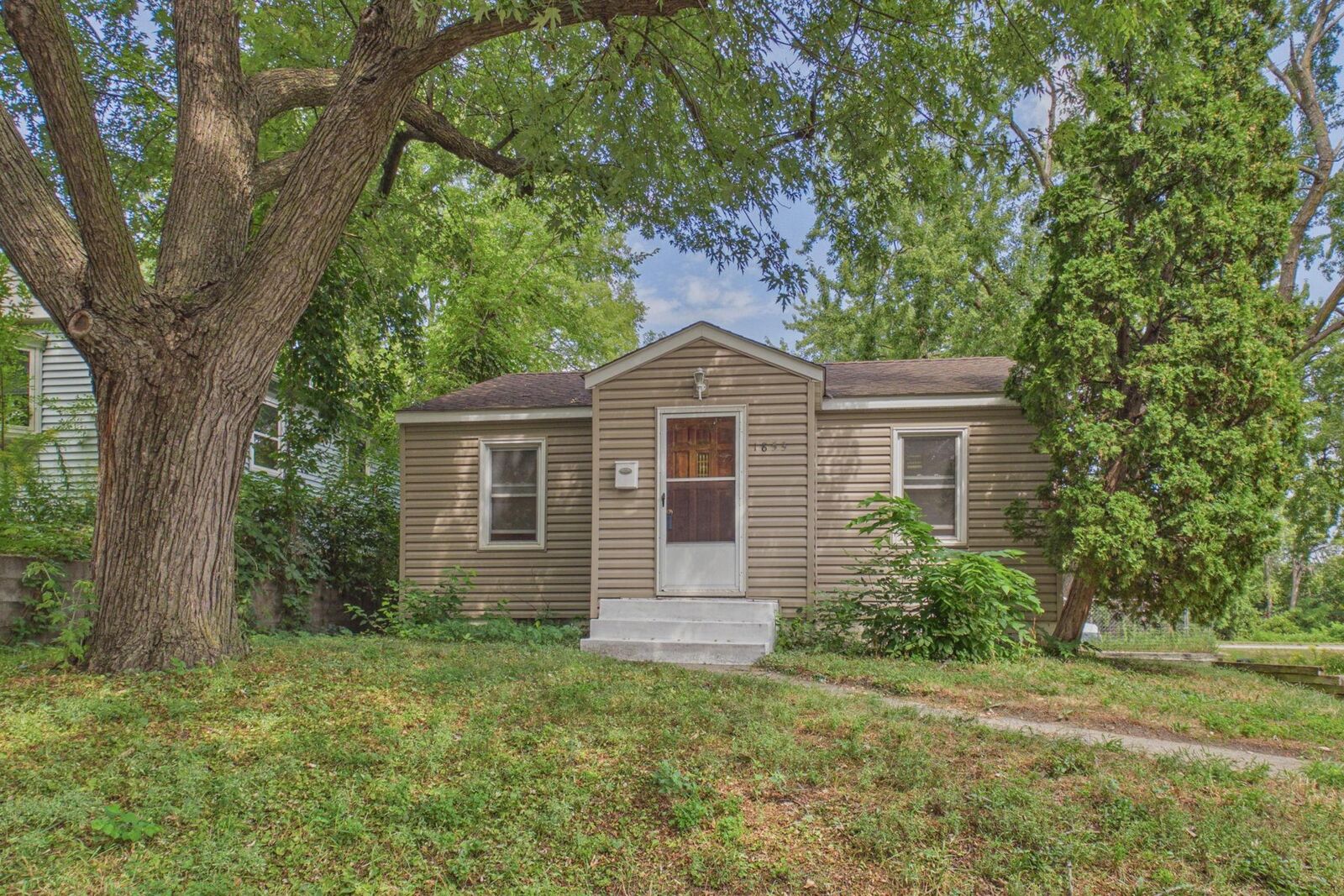Property Photo: 1853 Taylor Avenue MN 55104