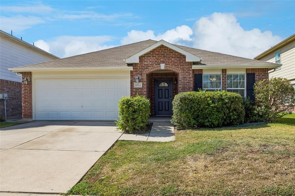 Property Photo: 4524 Willow Rock Lane TX 76244