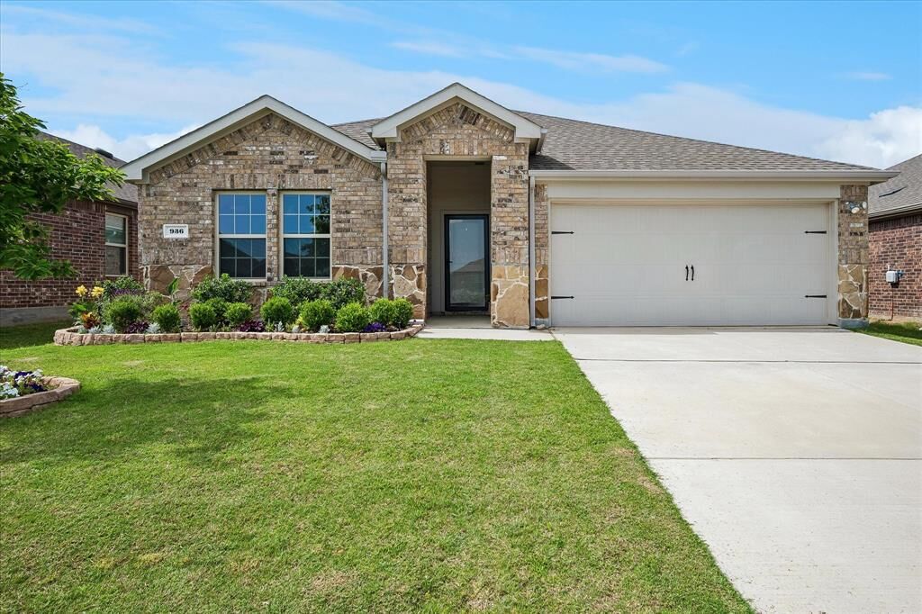 Property Photo:  936 Glover Drive  TX 76227 