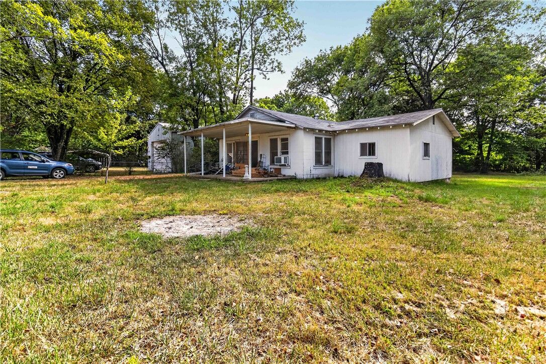 Property Photo:  400 S Cunningham Lane  AR 72701 