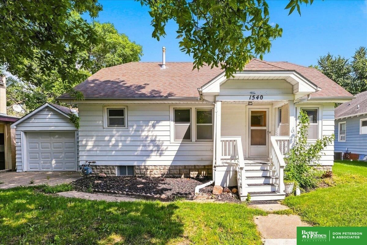 Property Photo: 1540 N Maxwell Avenue NE 68025