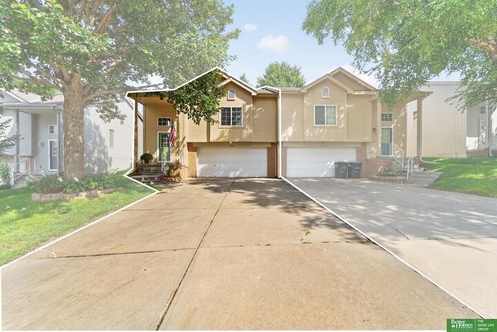Property Photo: 15106 Camden Avenue NE 68116