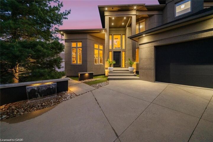 Property Photo: 32 Kenny Court ON L2V 5G4