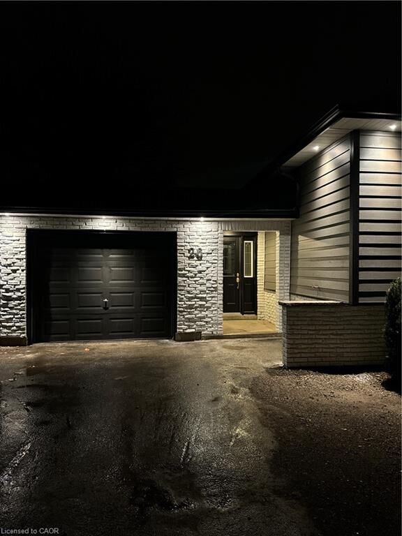 Property Photo:  26 Greyfriar Drive 2  ON L9C 4S2 