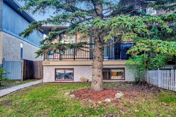 Property Photo:  3429 Cedarille Drive SW  AB T2W 3J3 