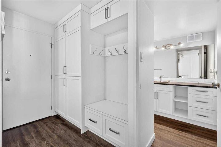Property Photo: 1213 13 Avenue SW 401 AB T3C 0T2