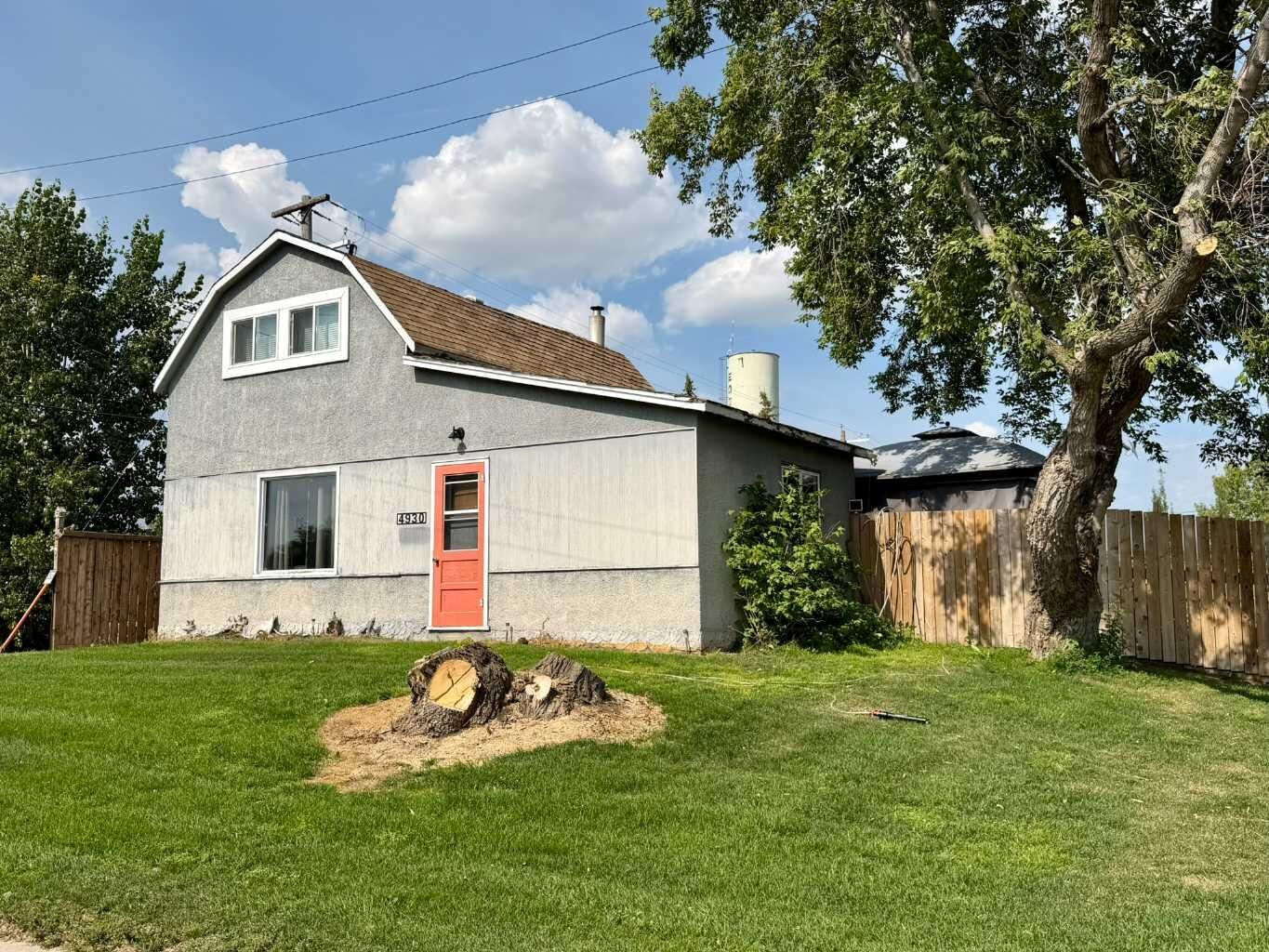 Property Photo: 4930 50 Avenue AB T0B 1K0