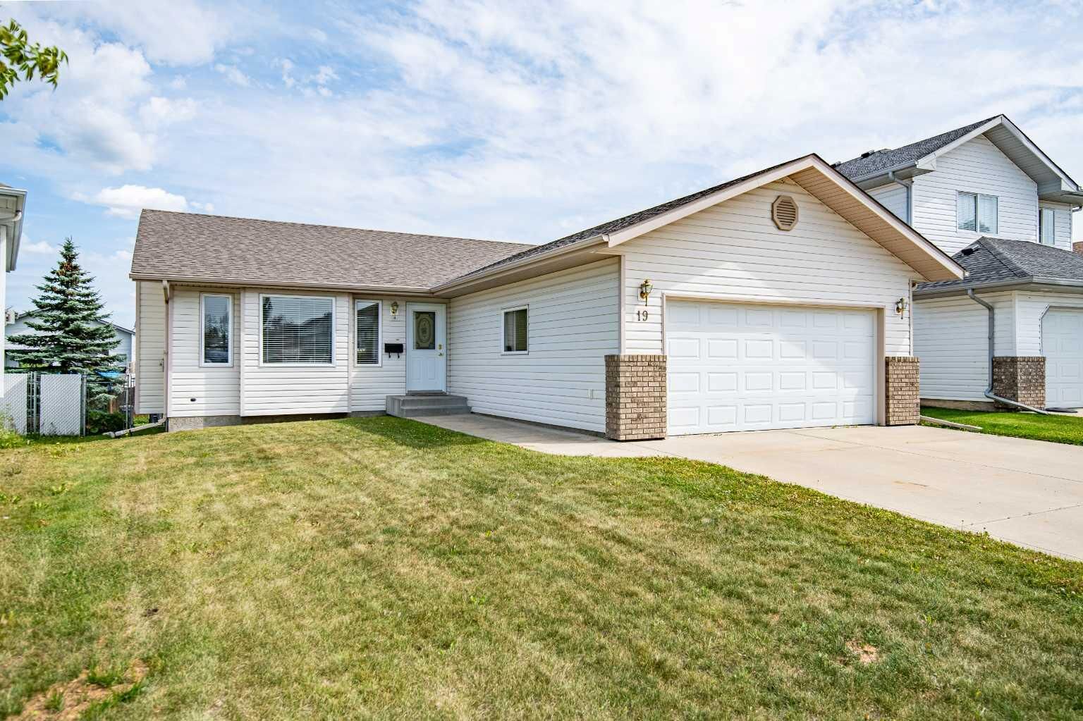 Property Photo: 19 Fulmar Close AB T4S 2K6