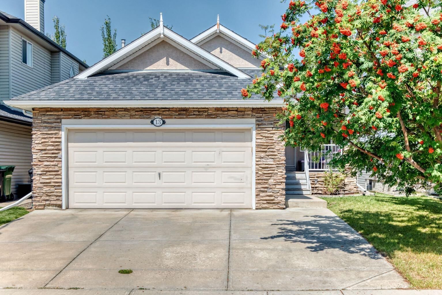 Property Photo:  13 Cresthaven Way SW  AB T3B 5X8 