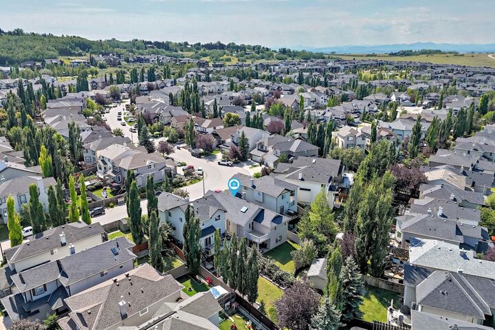 13 Cresthaven Way SW — photo 1