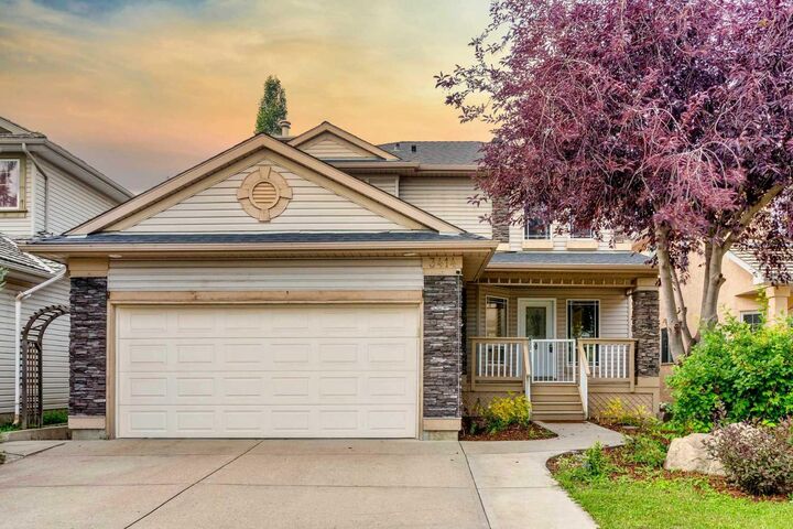 Property Photo:  3414 Douglasdale Boulevard SE  AB T2Z 3A8 